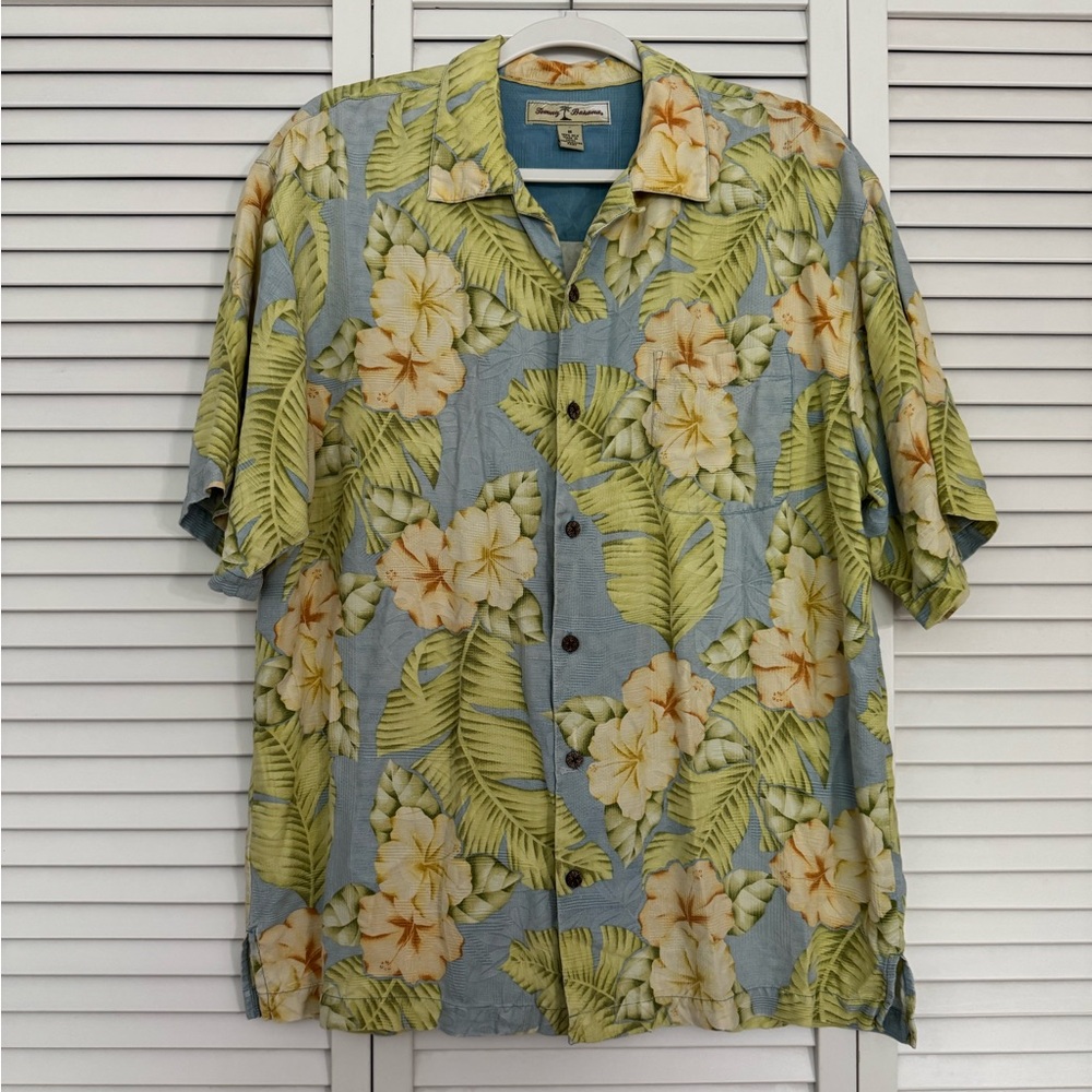 Tommy Bahama 100% Silk Hawaiian Shirt Sz M Resort Wear Carribean Parrothead